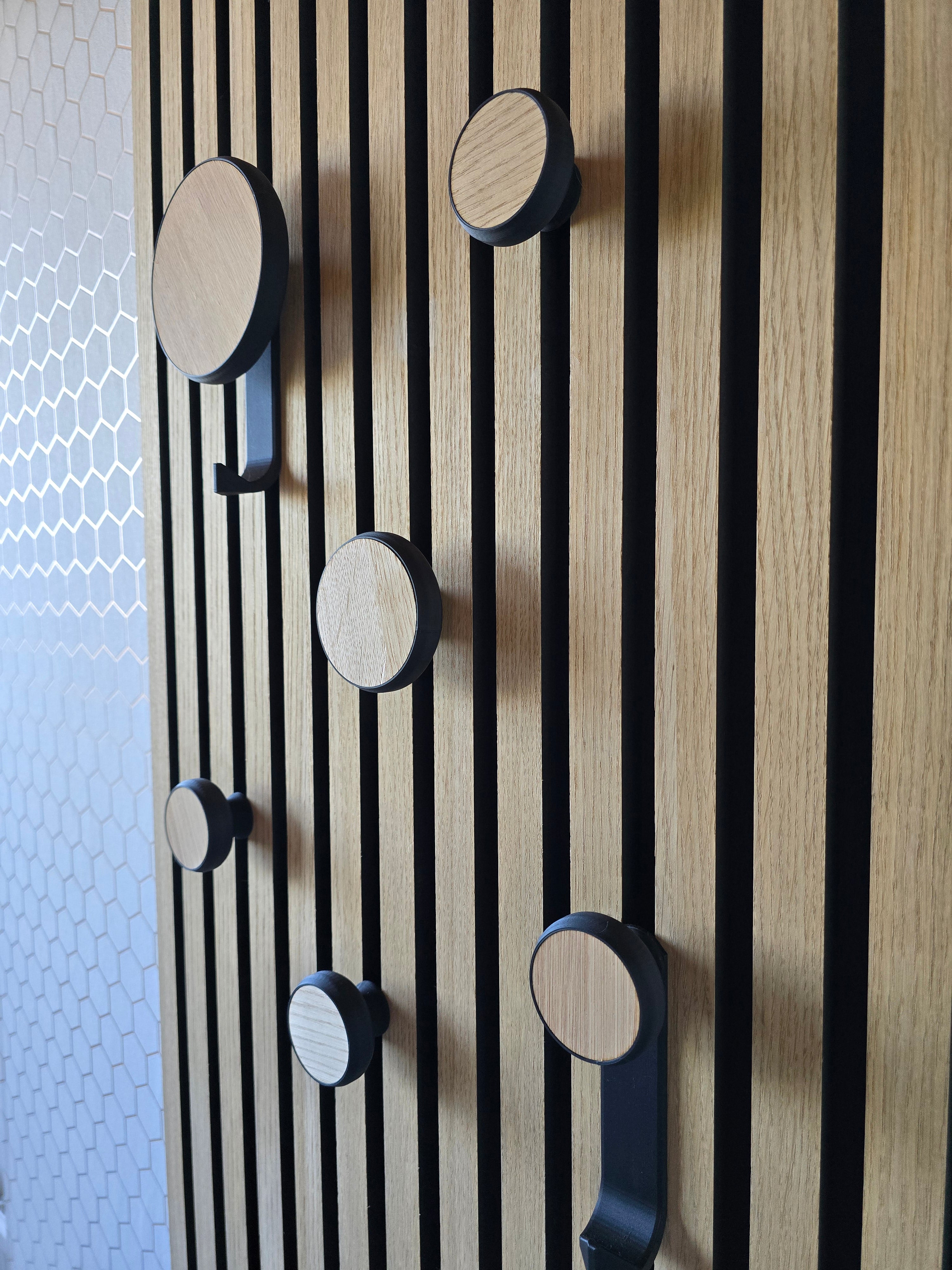 Ronde haak/hanger eiken fineer voor akoestische panelen - Installatietype: Muurclip