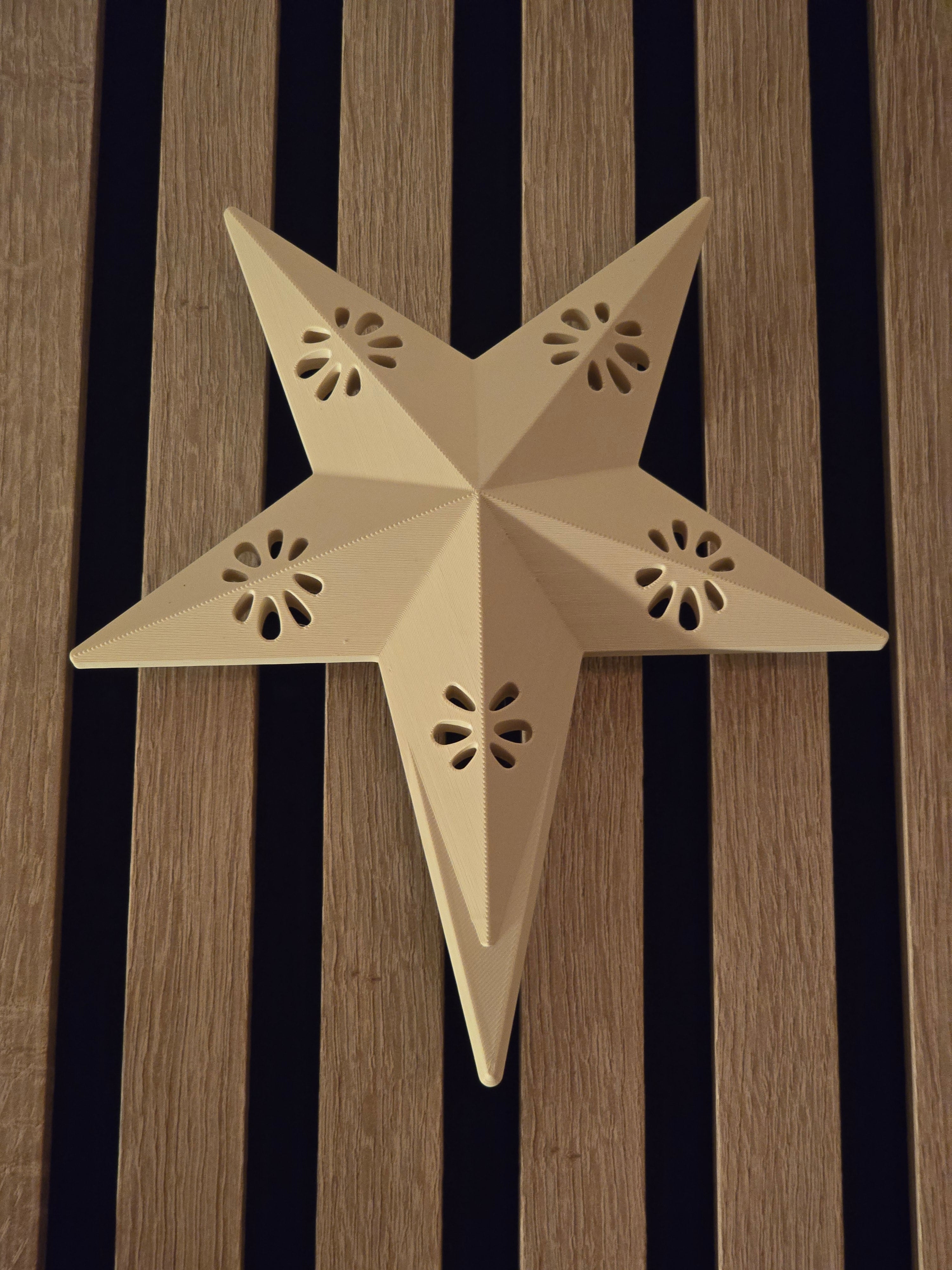Bring a festive touch to your AKU acoustic wall panels with the WallTune Christmas Star! This stunning holiday accent fits perfectly between the wood slats, enhancing both the look and acoustics of your space. 