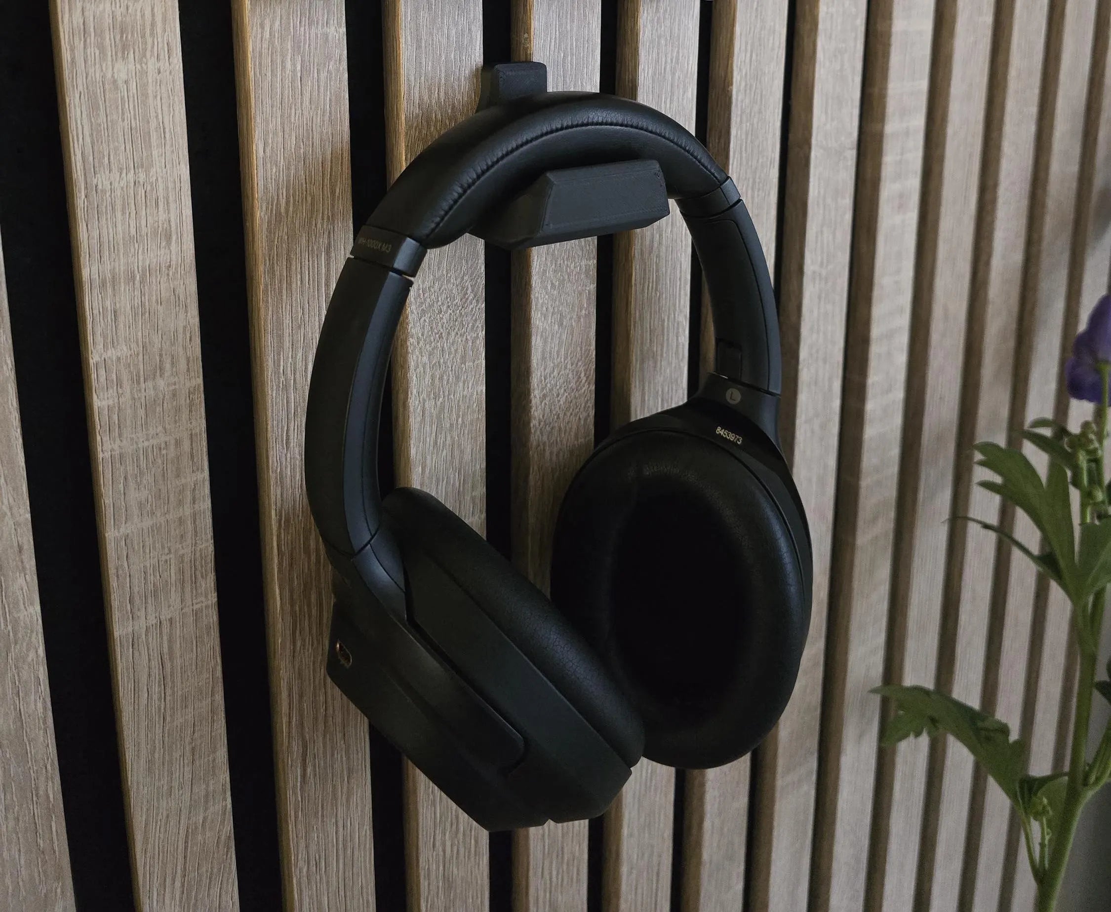 Headset and Controller mount for Acoustic Panels - Installation Type: Wall Clip